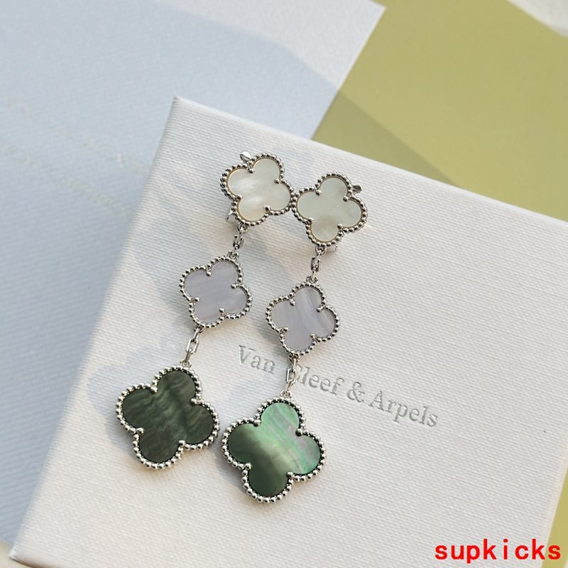 Close-up detail view of Van Cleef & Arpels unisex jewelry piece