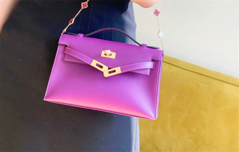  Refined shoulder bag carried on shoulder 40