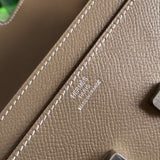  clean-lined tote bag detail view showing craftsmanship 8