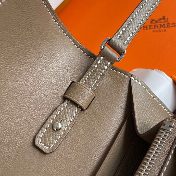  Modern tote bag front view 7