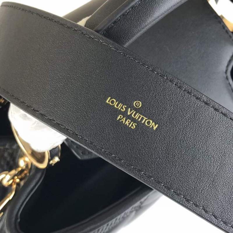 Handle and strap detail of classic everyday-luxe women's handbag – women's statement bag