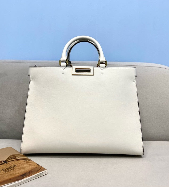 Ziva's Charm handbag – close-up view (35cm*10cm*25cm)
