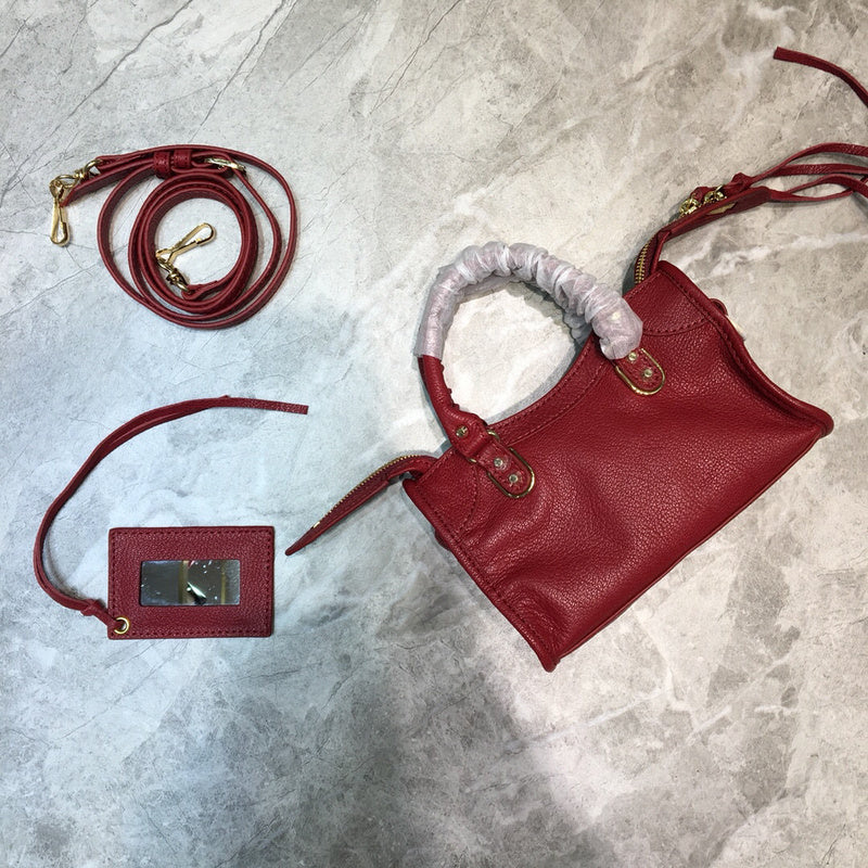 Effortless Faux Leather Handbag - Premium Craftsmanship Detailing | Women's Designer-Inspired Purse #702 - close-up detail shot (image 3) of designer-inspired handbag