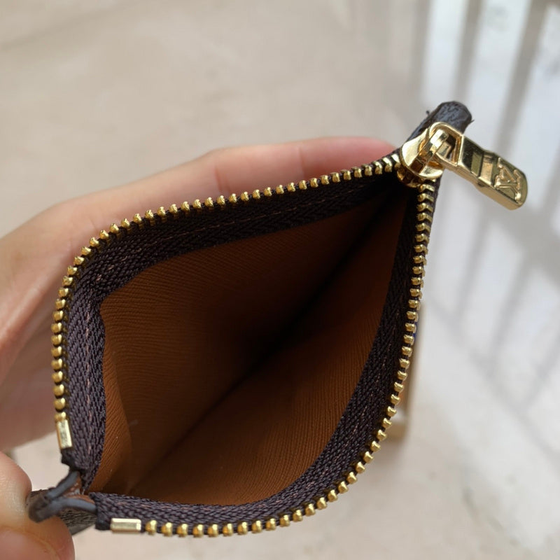 Front view of structured refined women's handbag – women's everyday handbag
