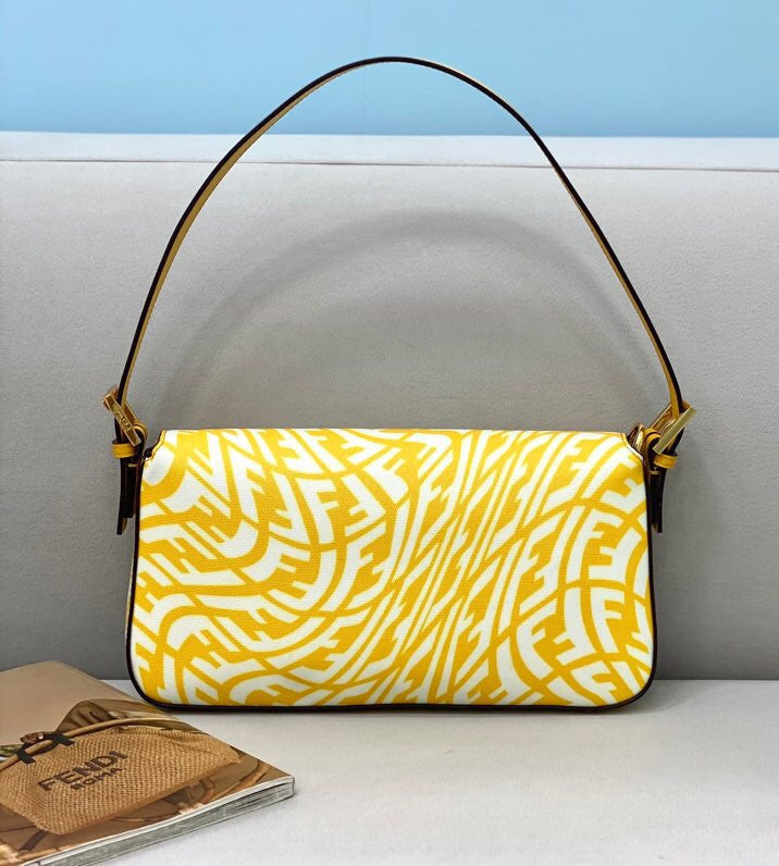 Ziva's Charm handbag – close-up view (27cm*4cm*13cm)
