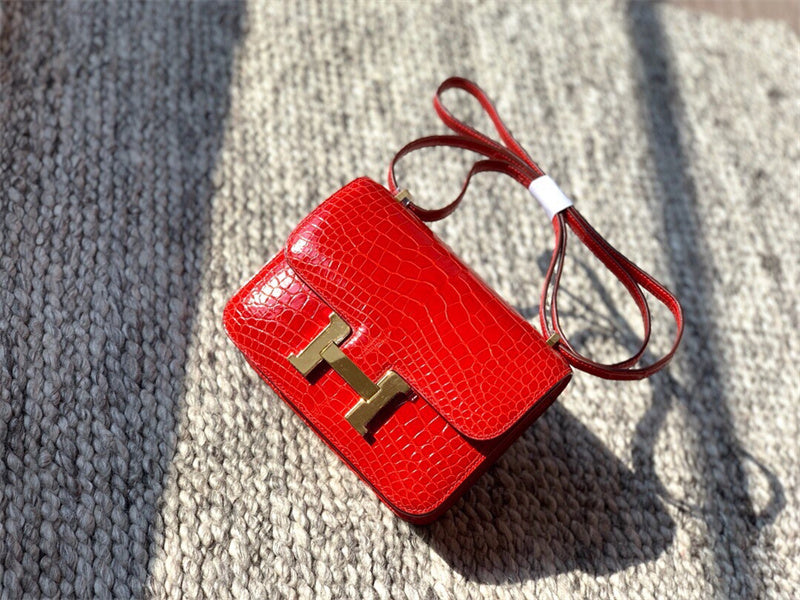 Side view of versatile structured handbag
