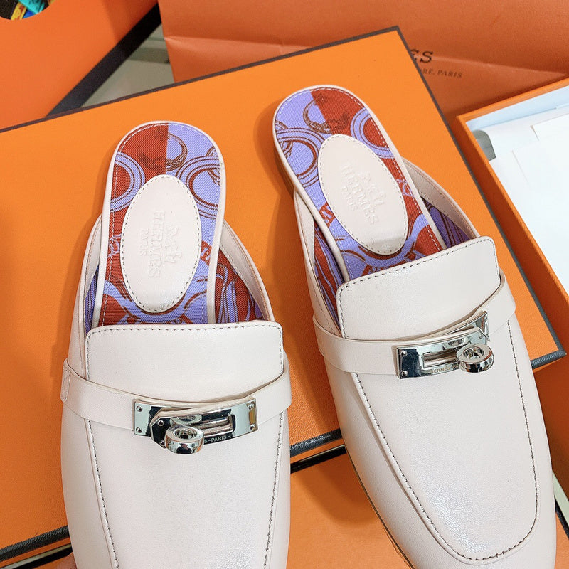 Hermès Grey Low-Top Sneakers - Sole Detail View