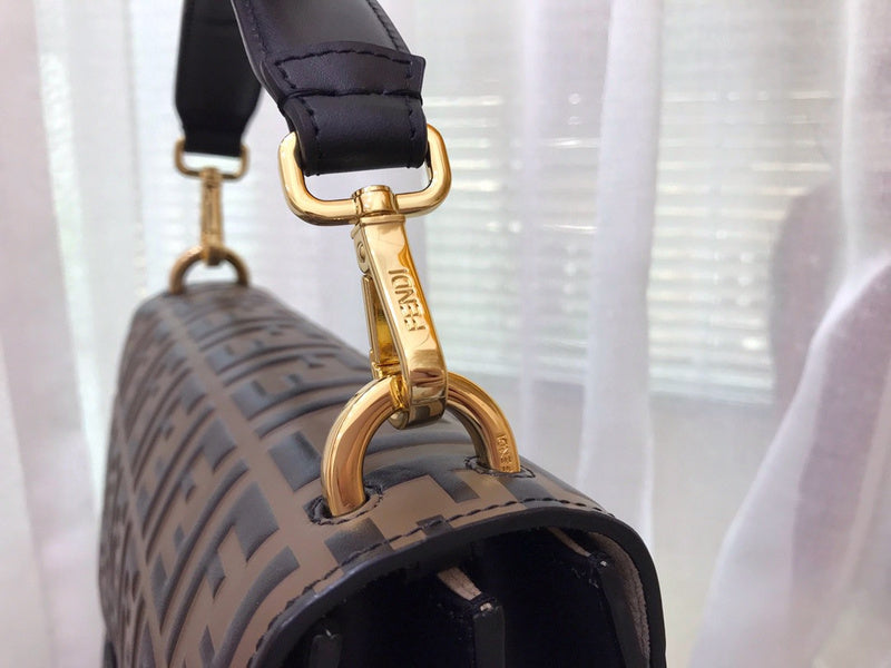 Ziva's Charm handbag – close-up view (Standard Size)
