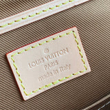  Sophisticated crossbody bag front view 7