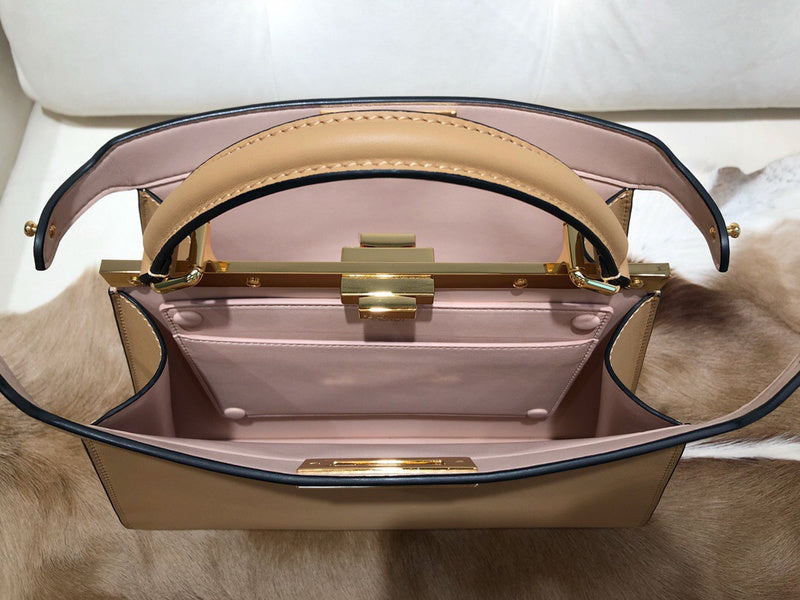Ziva's Charm handbag – detail view (Standard Size)