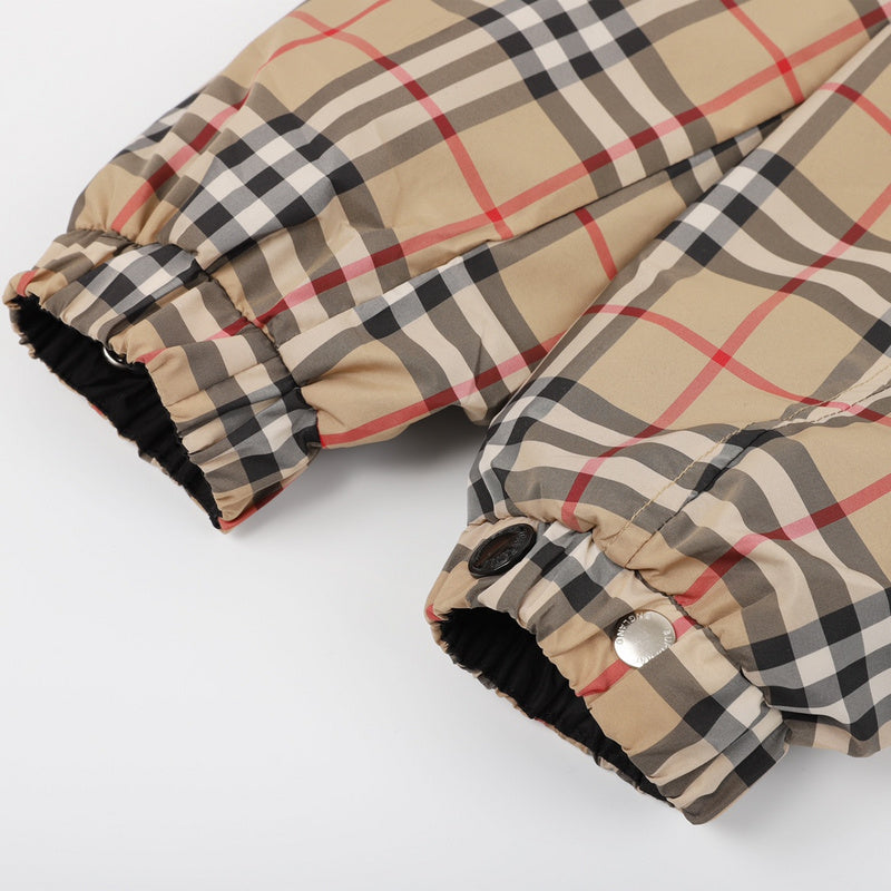 Styling view of Burberry luxury piece style No.462