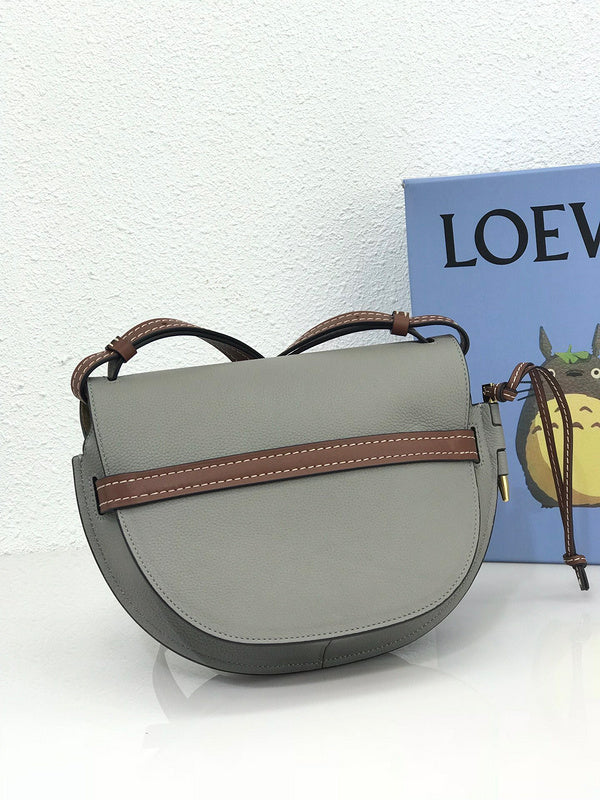 Ziva's Charm handbag – front view (20cm*19cm*11.5cm)