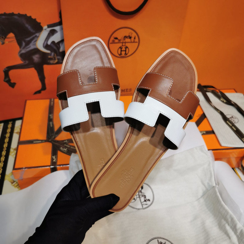 Hermes sandals Style 071 - logo and branding close-up
