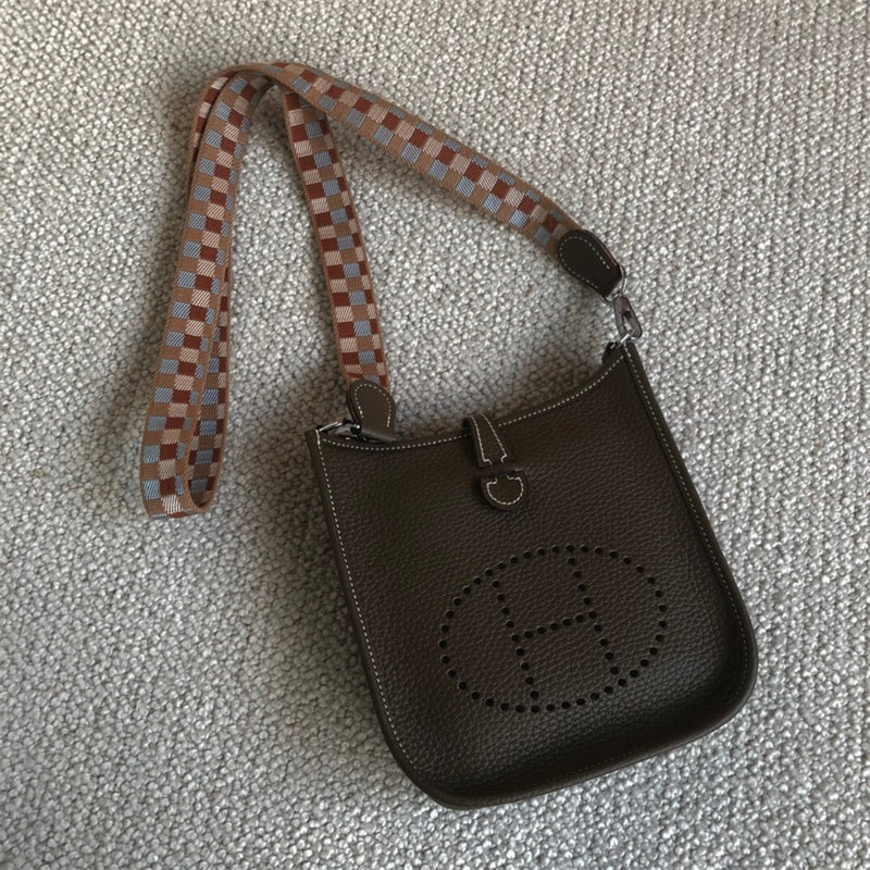  structured bag interior and compartment view 9