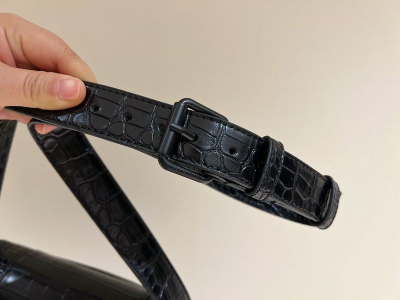 Ziva's Charm handbag – carry view (one versatile size)