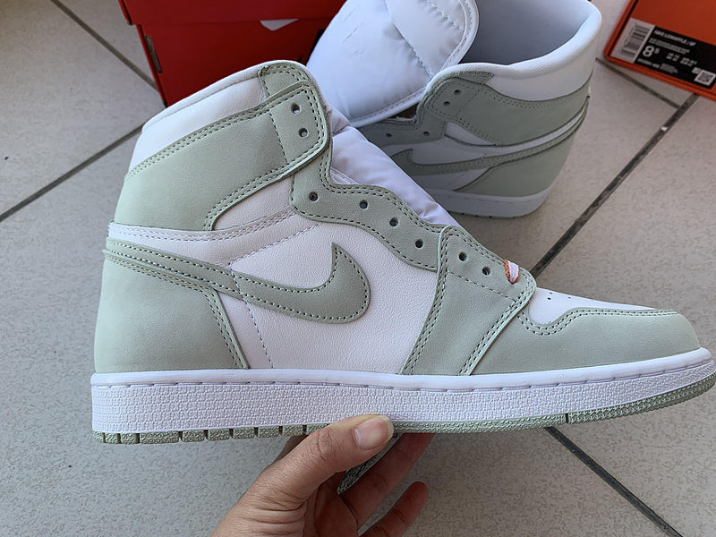 Nike Men's & Women's Luxury Lifestyle Trainers — Style 171 front view