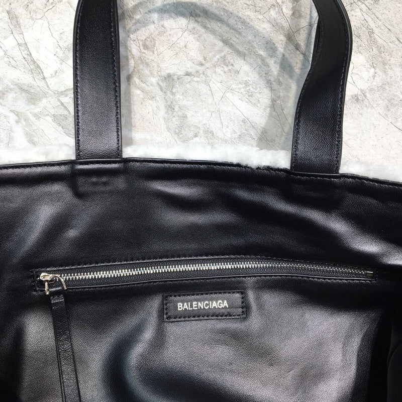 Polished Premium PU Leather Handbag - Everyday Elegance | Women's Everyday Carry Handbag #949 - texture close-up (image 9) of designer-inspired handbag