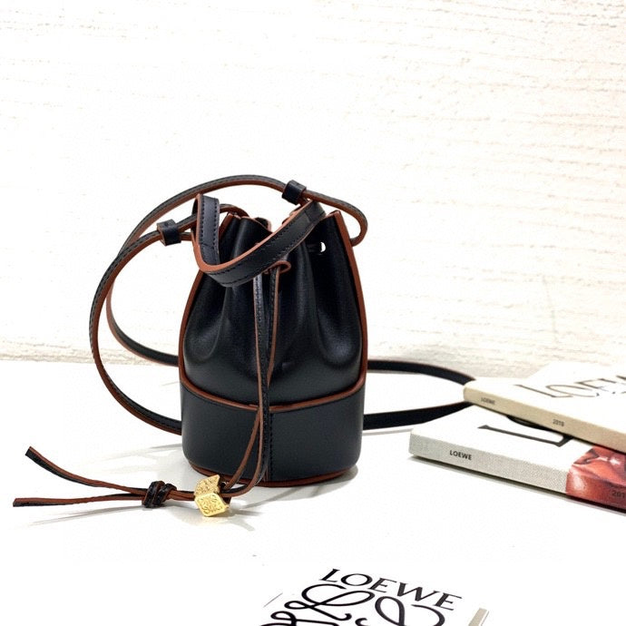 Ziva's Charm handbag – detail view (8.5cm*6.5cm*13cm)