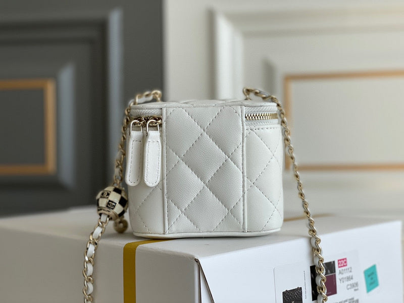 Zivas Charm Versatile Design Designer Handbag (Versatile Style Statement) – Close-Up Detail