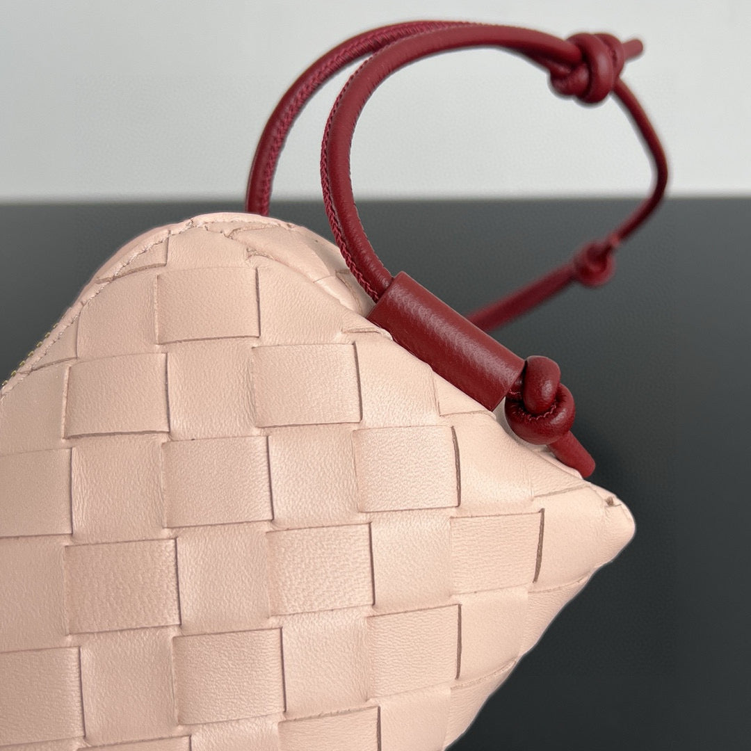 Bottega Veneta Concert Pouch detail shot – authentic designer craftsmanship