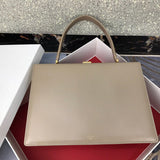 Side profile of refined modern women's handbag – women's designer-style accessory