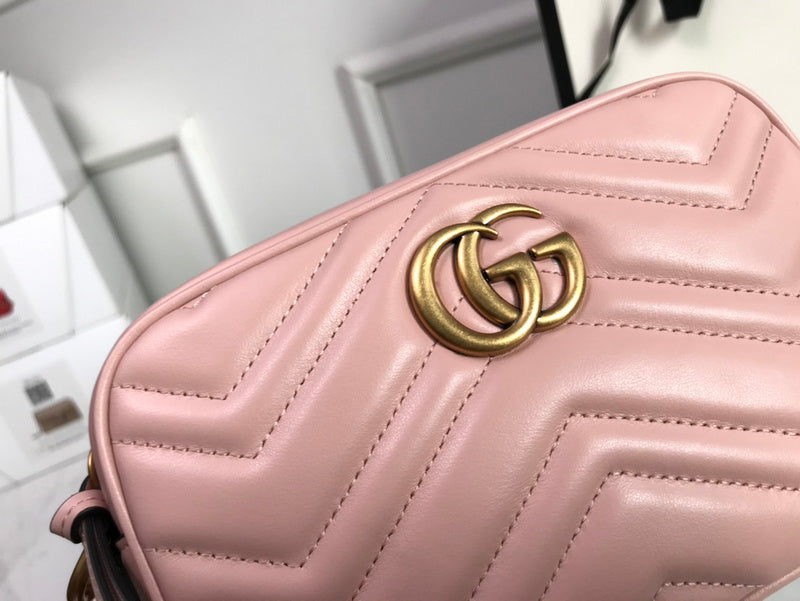 Handle and strap detail of elevated sleek women's handbag – women's luxury accessory