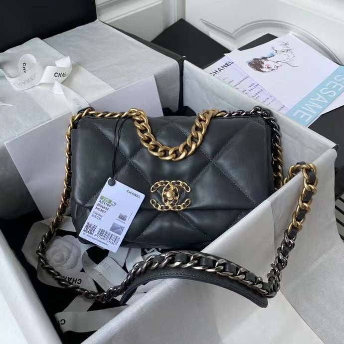  women's handbag, mid design, view 1