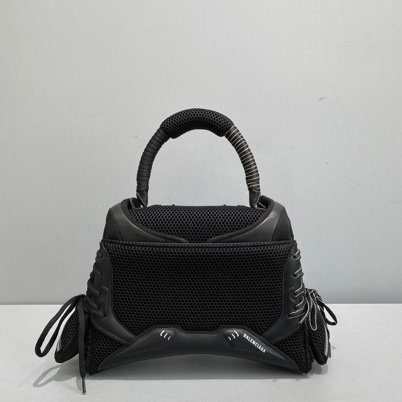 Zivas Charm Refined Structure Statement Handbag (Polished Everyday Piece) – Detail View