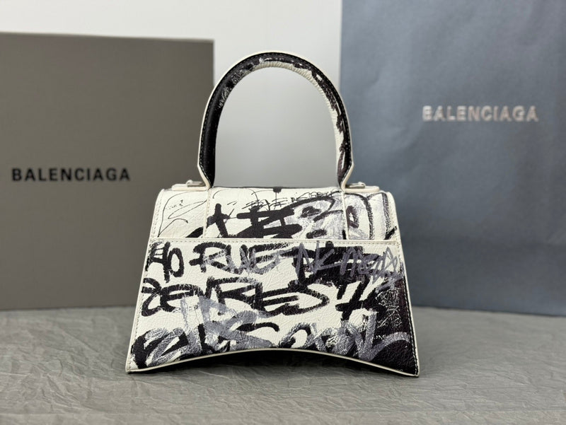 Zivas Charm Modern Edge Statement Handbag (Polished Everyday Piece) – Detail View