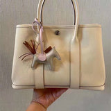  everyday handbag detail view showing craftsmanship 8