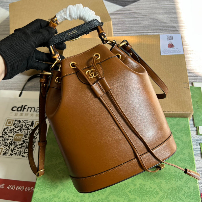 Handle and strap detail of premium everyday-luxe women's handbag – women's statement bag