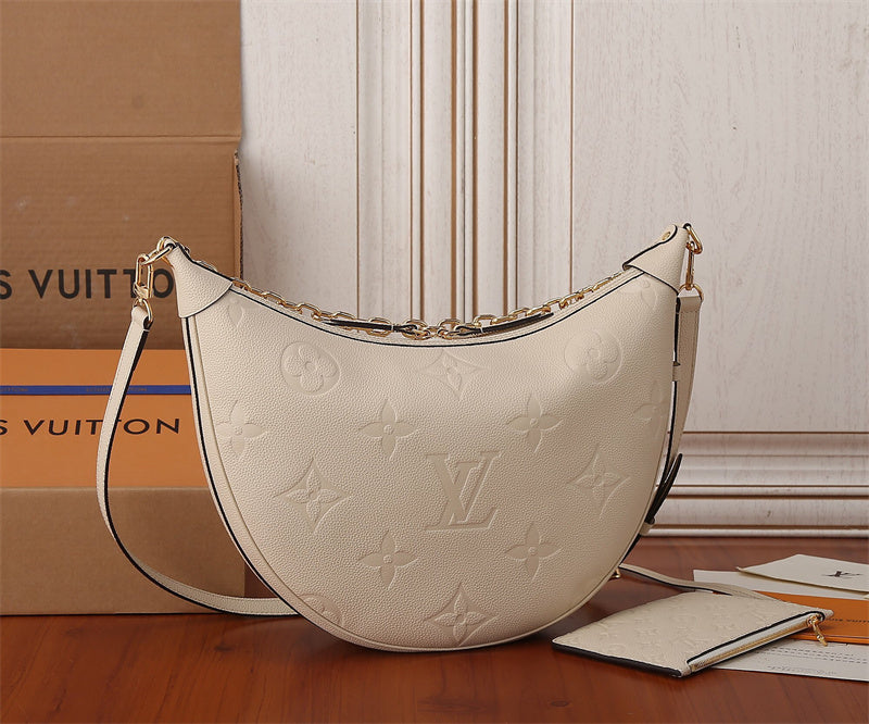  streamlined carryall bag styled with outfit 12
