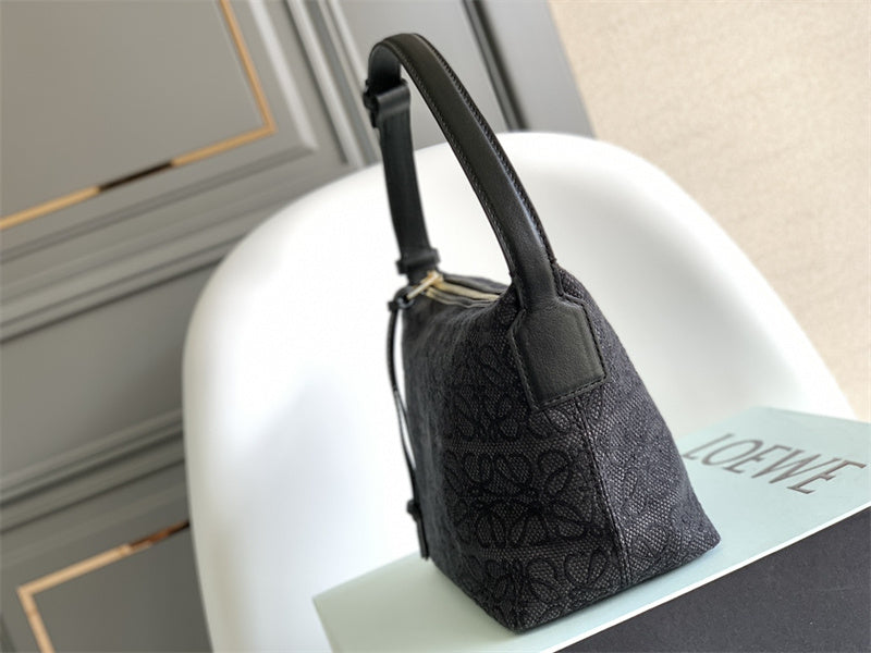 Ziva's Charm handbag – product shot (21cm*17cm*12.5cm)