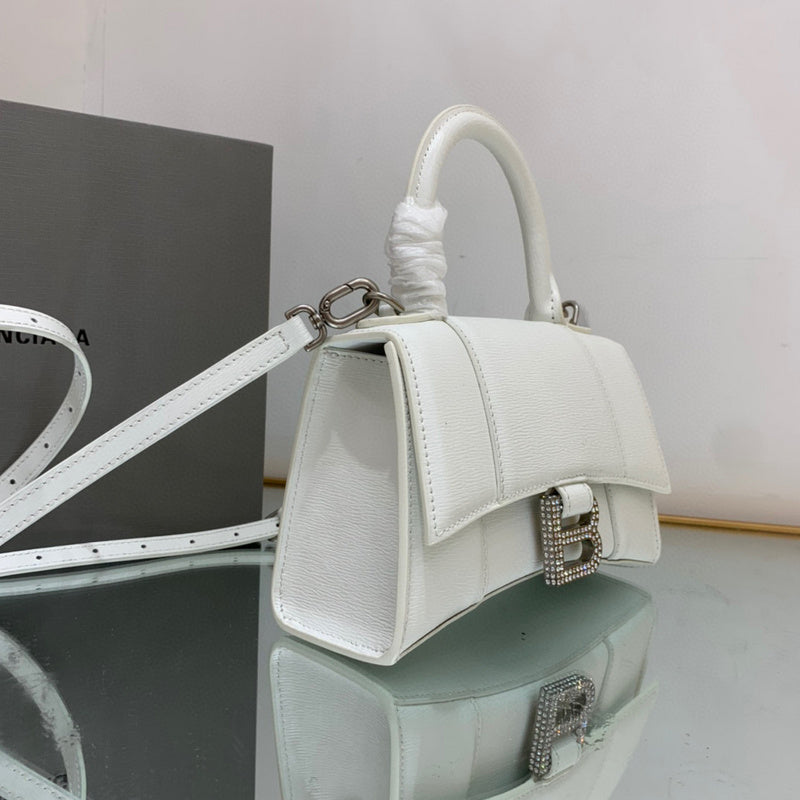 Zivas Charm Timeless Appeal Statement Handbag (Contemporary Shape Language) – Close-Up Detail