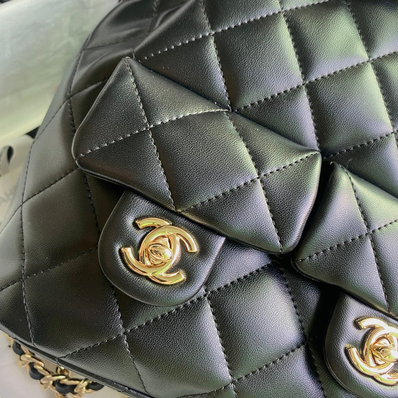 Ziva's Charm handbag – back view (one versatile size)