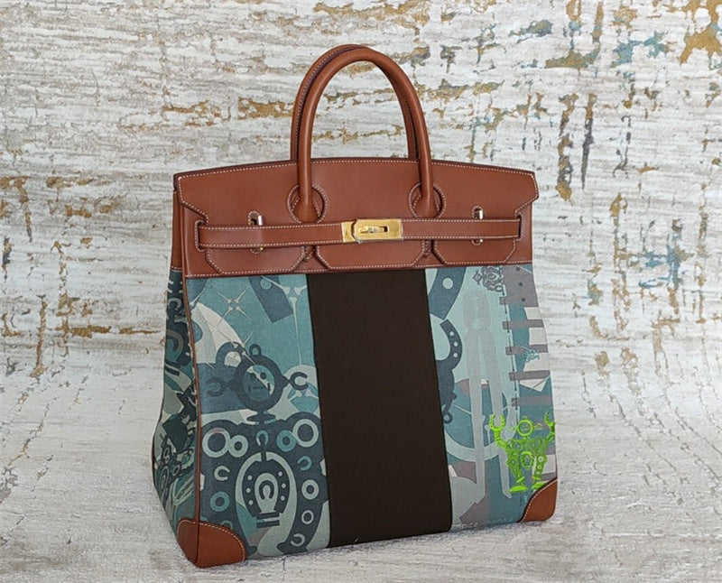  Signature handbag front view