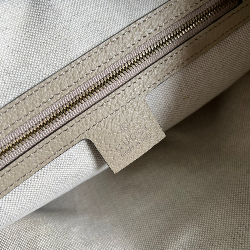 Side profile of classic chic women's handbag – women's designer-style accessory