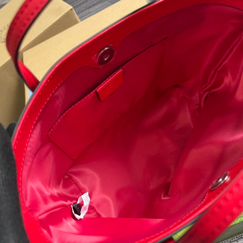 Side profile of sleek chic women's handbag – women's luxury handbag