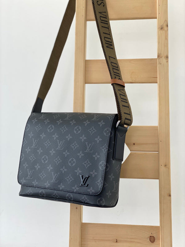 Side profile of structured polished women's handbag – women's designer-style accessory