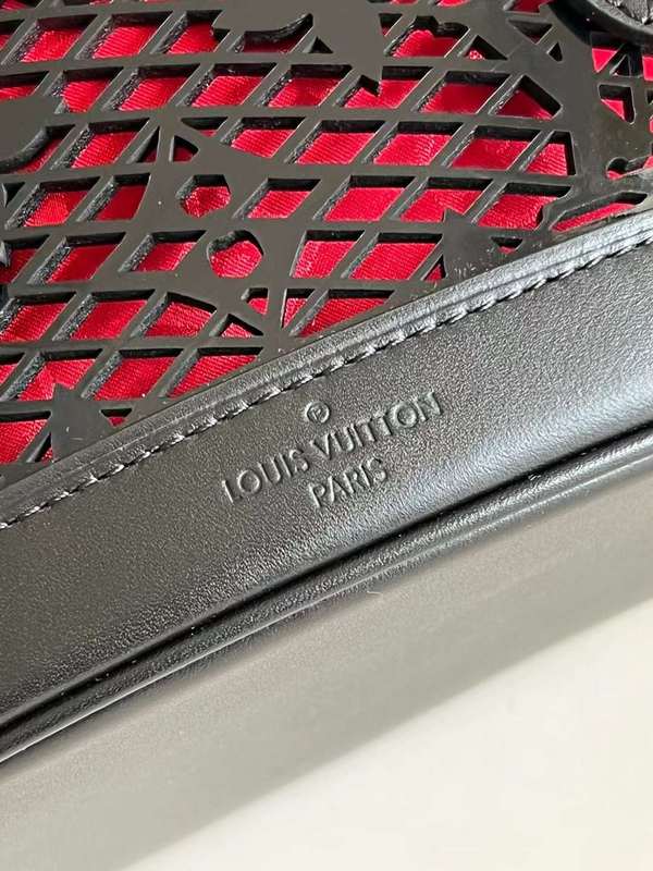 Handle and strap detail of refined modern women's handbag – women's luxury handbag