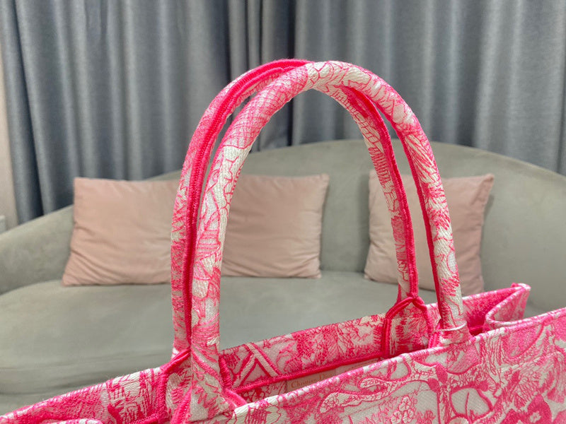 Top view of everyday-luxe statement women's handbag – women's luxury handbag