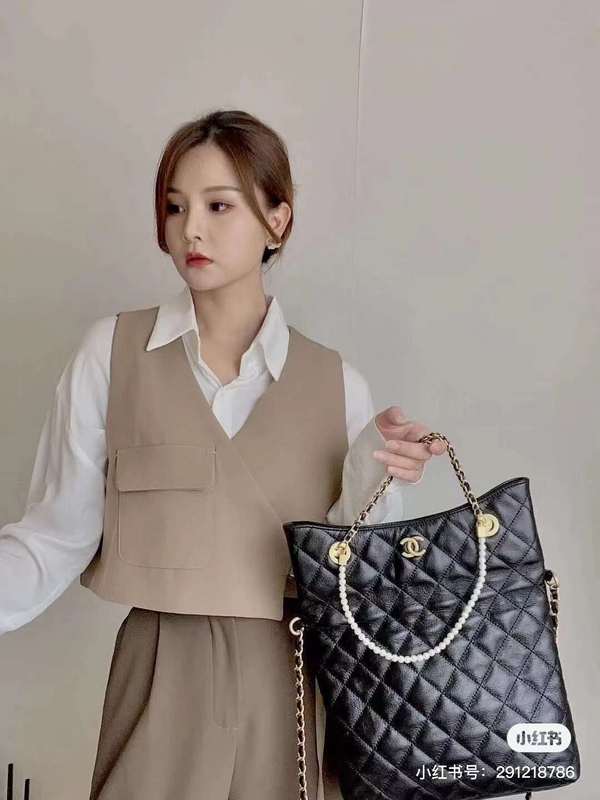 Zivas Charm Refined Everyday Style Luxury Handbag (Everyday Luxury Essential) – Side Profile