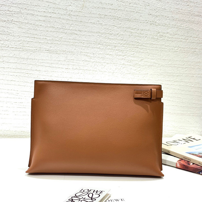 Ziva's Charm handbag – close-up view (29.5cm*20cm*5cm)