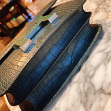  graceful carryall bag detail view showing craftsmanship 8