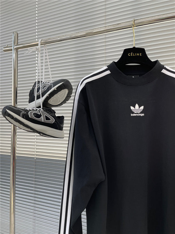 Styling view of Balenciaga luxury piece style No.459