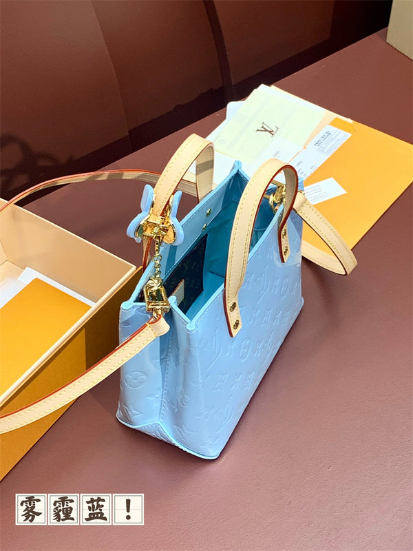  understated carryall bag styled with outfit 18