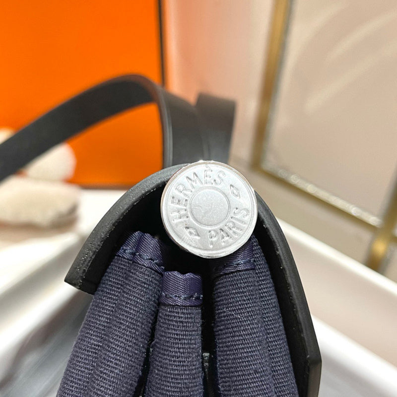 Streamlined bag women's premium everyday handbag
