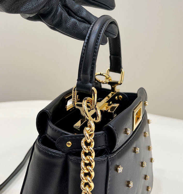 Ziva's Charm handbag – interior view (19cm*10cm*16cm)