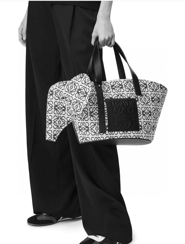Ziva's Charm handbag – lifestyle view (40cm*18cm*23.5cm)