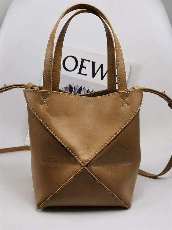 Ziva's Charm handbag – front view (16.5cm*9.5cm*20cm)